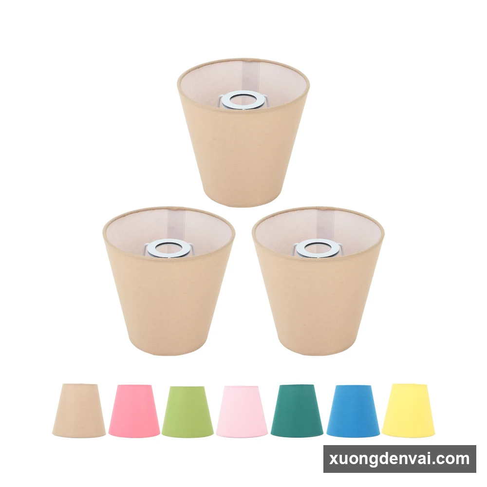 Bộ ba chụp đèn mini màu be dùng cho đèn chùm nến, đặt cạnh dải màu tuỳ chọn hồng, xanh lá, xanh dương và vàng
